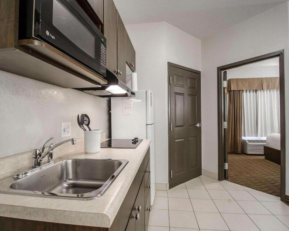 Royal Suites Estevan Eksteriør bilde