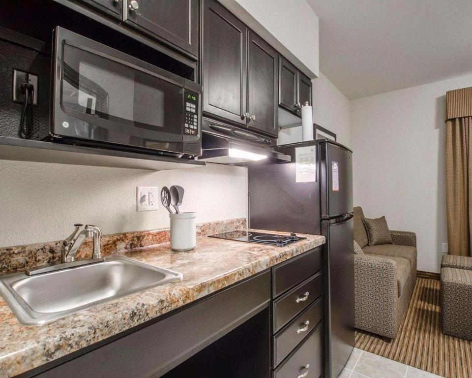 Royal Suites Estevan Eksteriør bilde